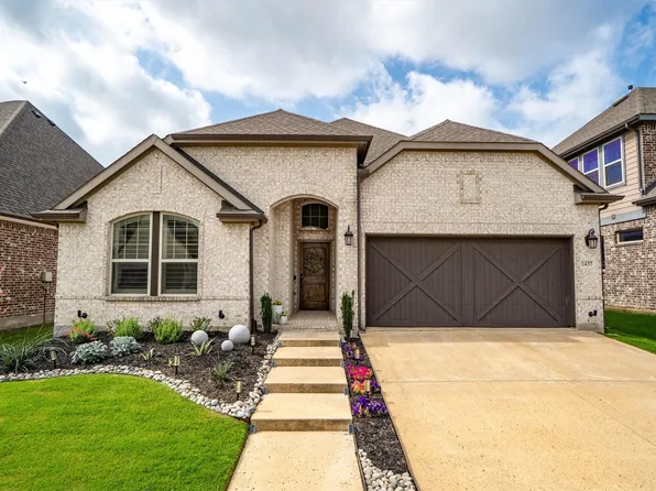 1437 11th St, Roanoke, TX 76226