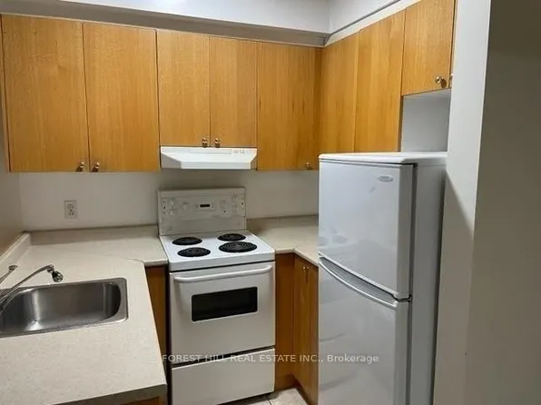 126 Dundas St E #202, Toronto, ON M5B 1E2