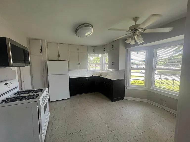142 Avant Ave — Photo 4