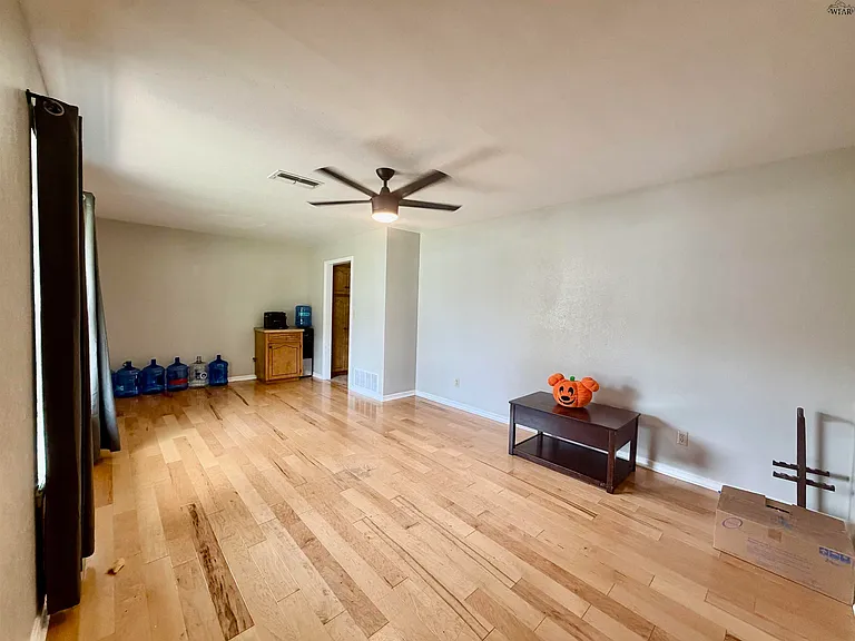 4115 Kingsbury Dr — Photo 3
