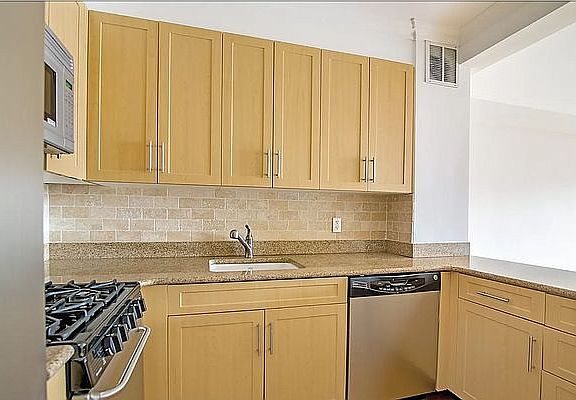 3rd image of 307 51st St #4B