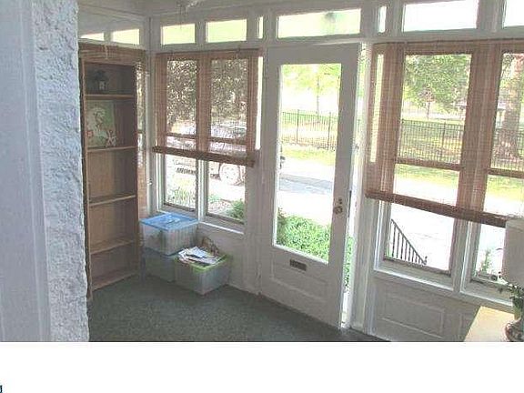 2nd image of 2035 Barry St
