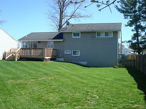 5th image of 301 Sunset Dr