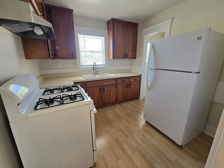 275 N Olive St — Photo 6