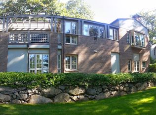 4 Dover Ln, Lexington, MA 02421