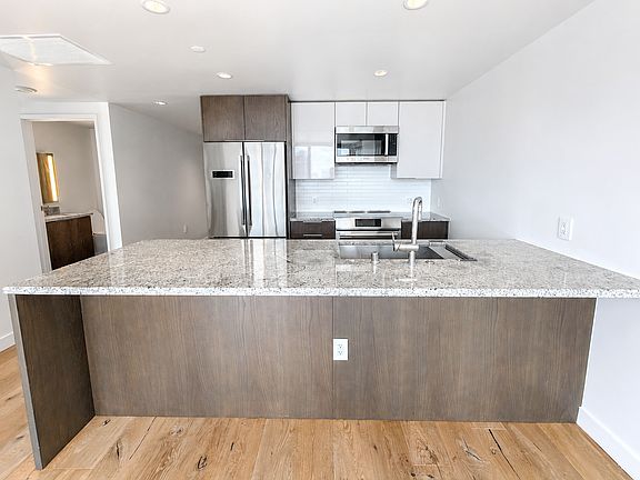 3rd image of 1001 Queen St #1415