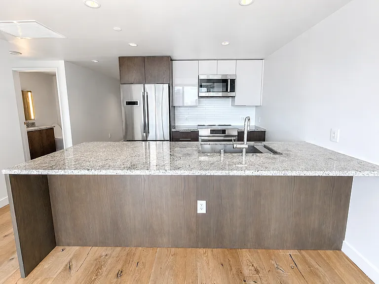 1001 Queen St #1415 — Photo 3