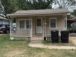 914 SW Macvicar Ave, Topeka, KS 66606