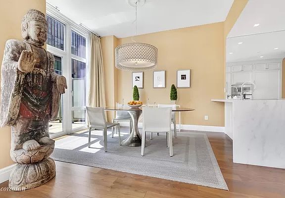 4th image of 555 W 59th St APT Th3c