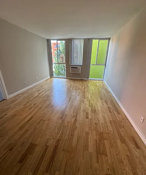 Park East Apartments — Photo 9