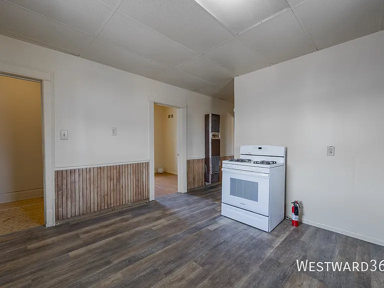 4901 Magoun Ave #2R — Photo 10