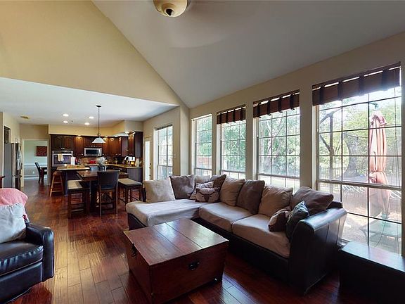 4th image of 4300 Crescent Dr