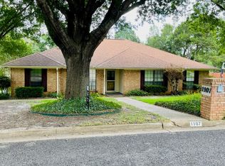 1107 Oval Dr, Athens, TX 75751