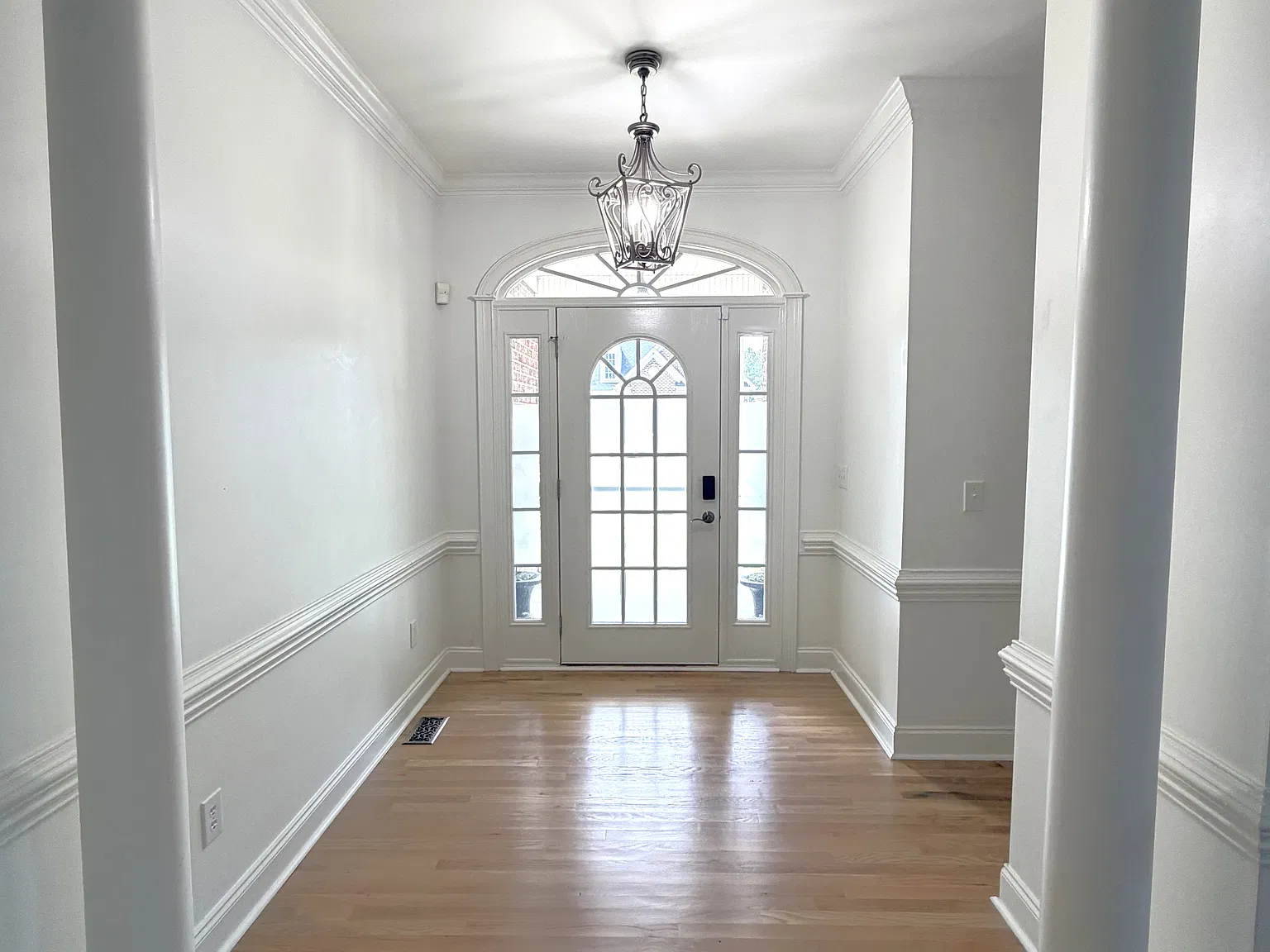 4 bed, 2902 sqft, $3,000 — Photo 2