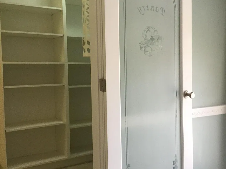 Laundry/pantry room