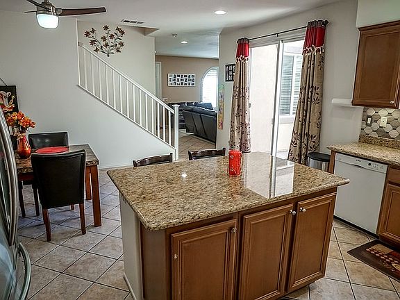 4th image of 27445 Coldwater Dr