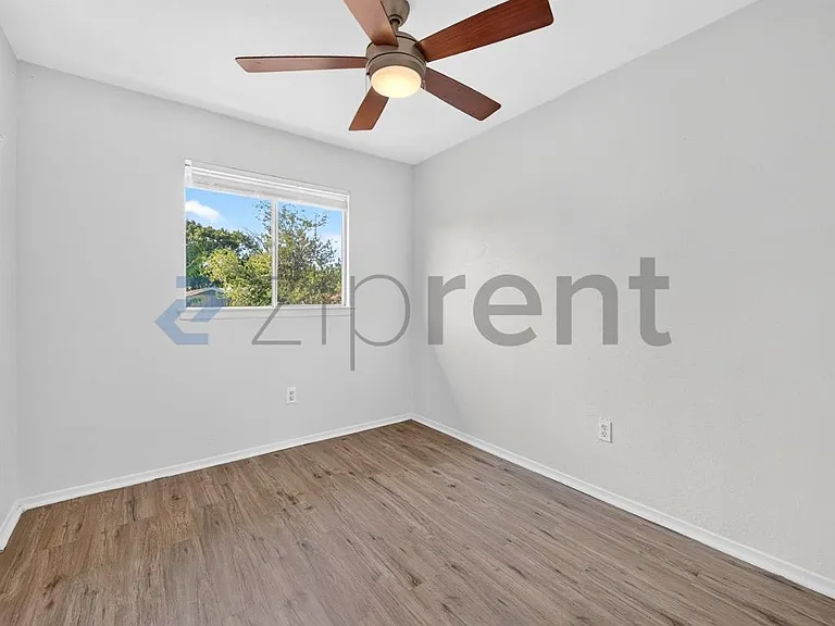 2207 Montclair Dr — Photo 22