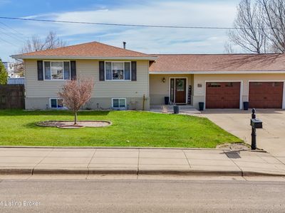 126 8th St SE, Dickinson, ND, 58601