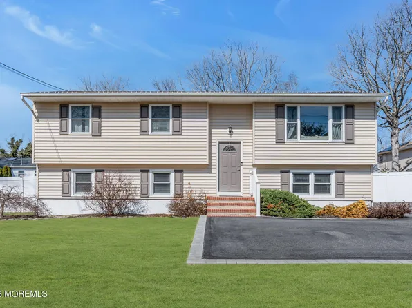 725 Commonwealth Boulevard, Toms River, NJ 08757