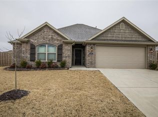 402 W Laurel Ave, Rogers, AR 72758