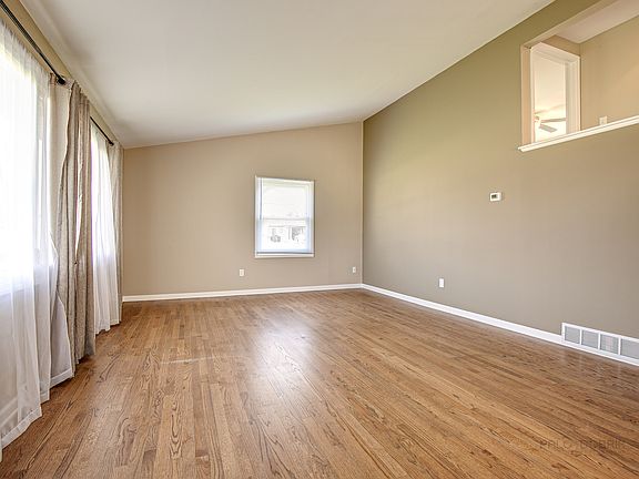 3rd image of 2319 SE Thornwood Dr