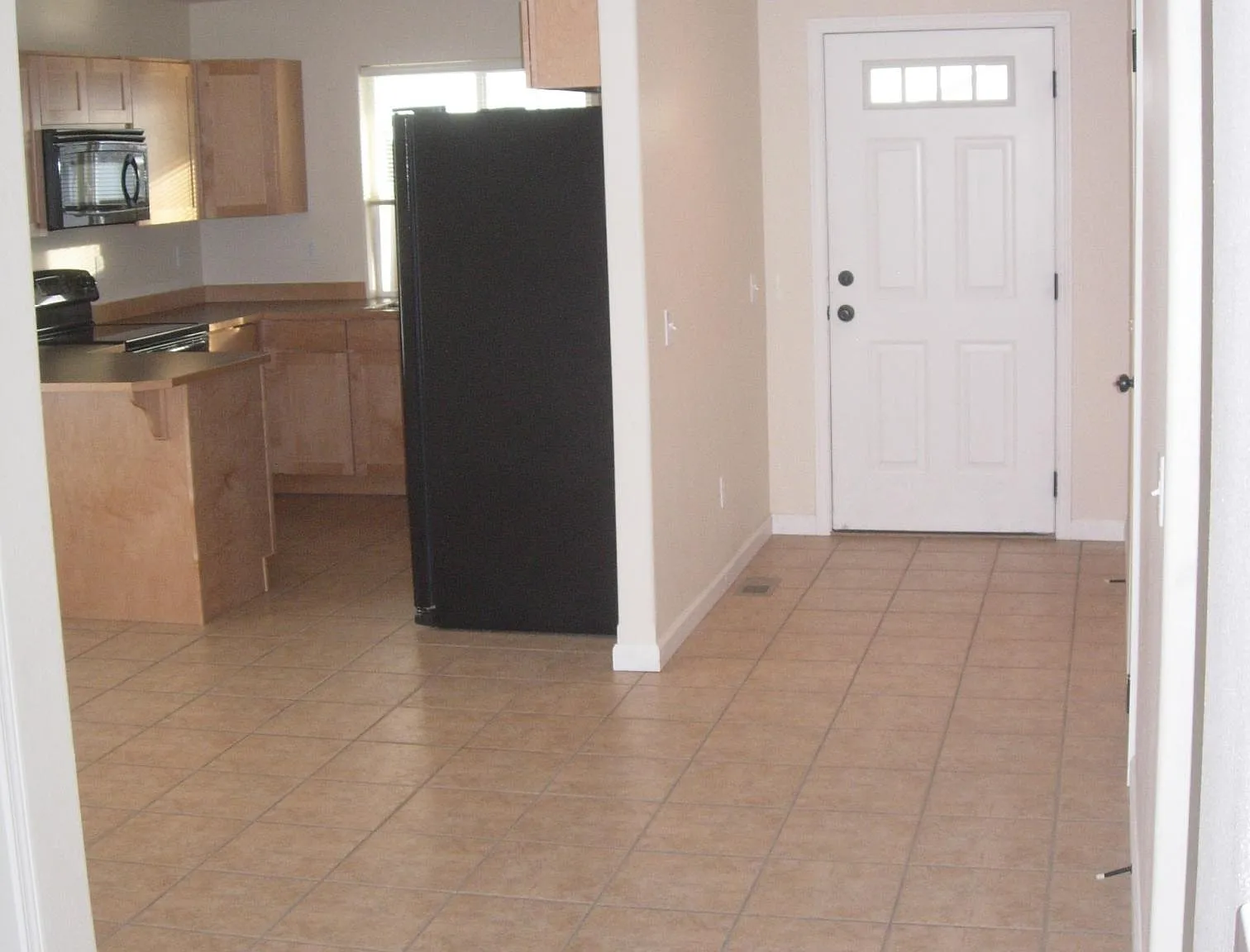 301 W Ridgeview Ln — Photo 2