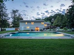 1 Pamela Ln, New Rochelle, NY 10804