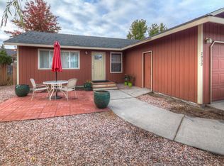 2930 SW Pumice Pl, Redmond, OR 97756