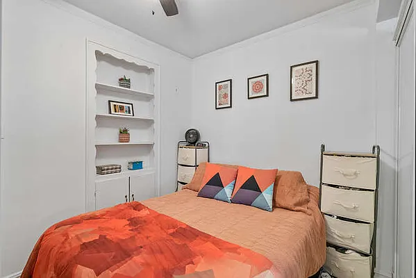Sold by Remax City Square | media 9