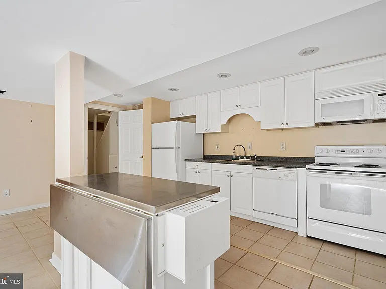 3313 Cleveland Ave NW — Photo 55