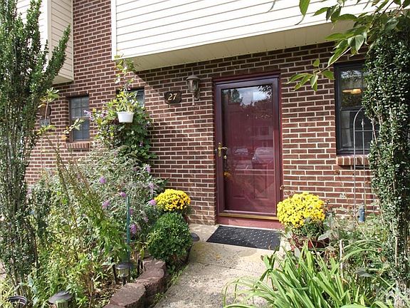 2nd image of 27 Driscoll Ct