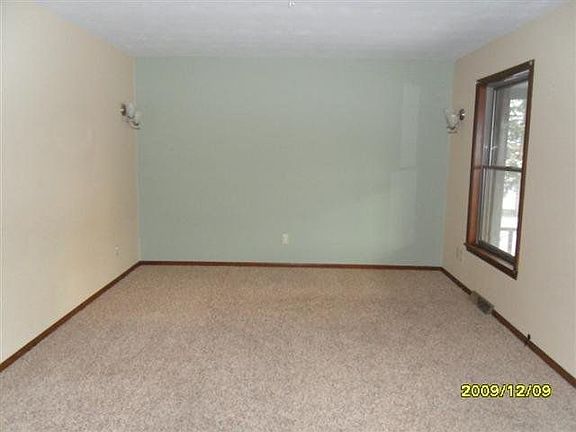 3rd image of 17025 Institutional Dr