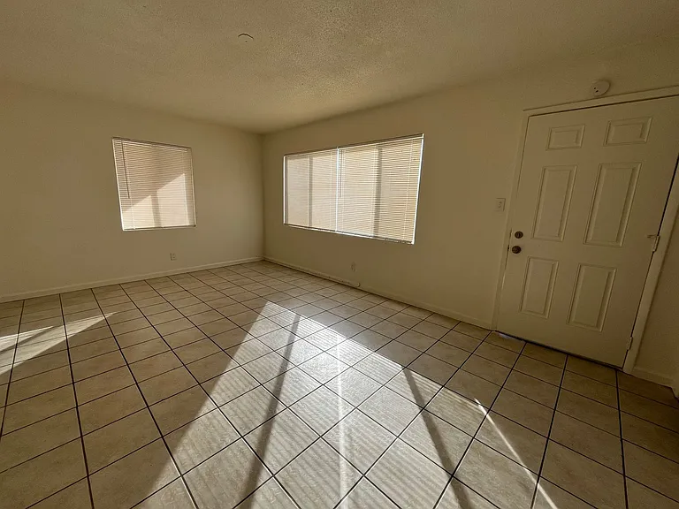 118 Ash St — Photo 3