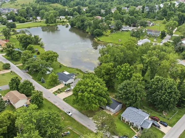 1894 Waybridge Ln, Fenton, MO 63026