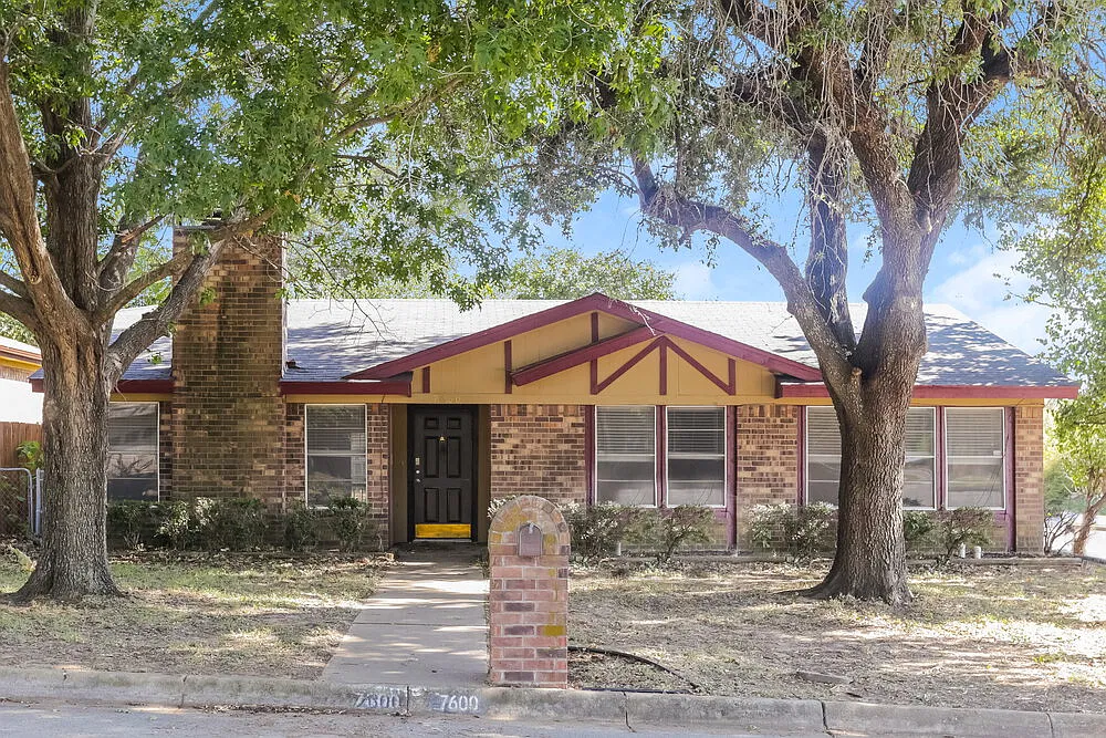 3 bed, 2.0 bath, 1464 sqft, $1,985 — Photo 1