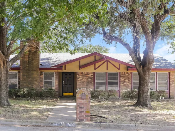 7600 Blue Carriage Ln, Fort Worth, TX 76120