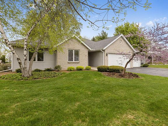 2nd image of 28 Fernridge Dr