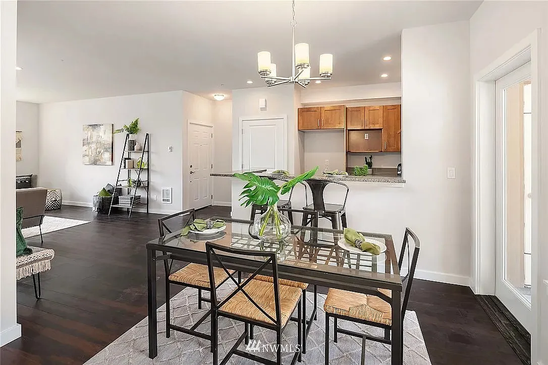 2 bed, 963 sqft, $2,395 — Photo 3