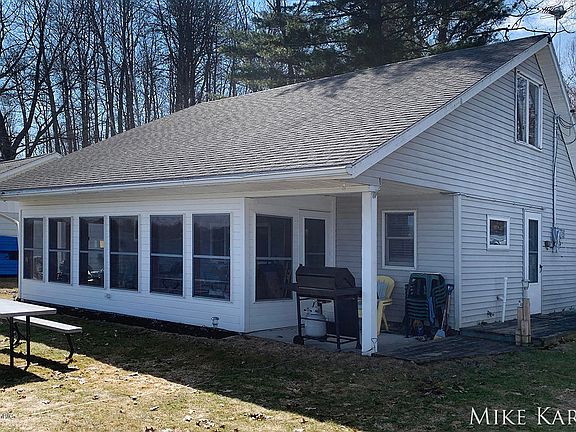 2nd image of 831 S Bass Lake Dr