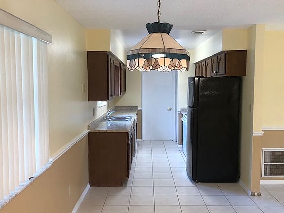 5th image of 1628 Biloxi Ct
