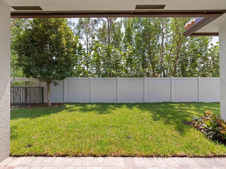 7018 Limestone Cay Rd — Photo 44