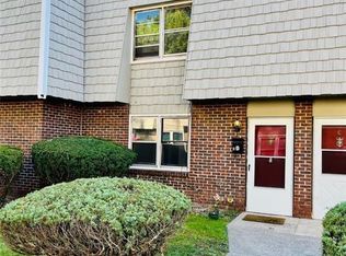 67 Briarwood Ln #D, Branford, CT 06405