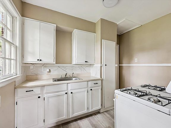 5th image of 1580 Marianna St