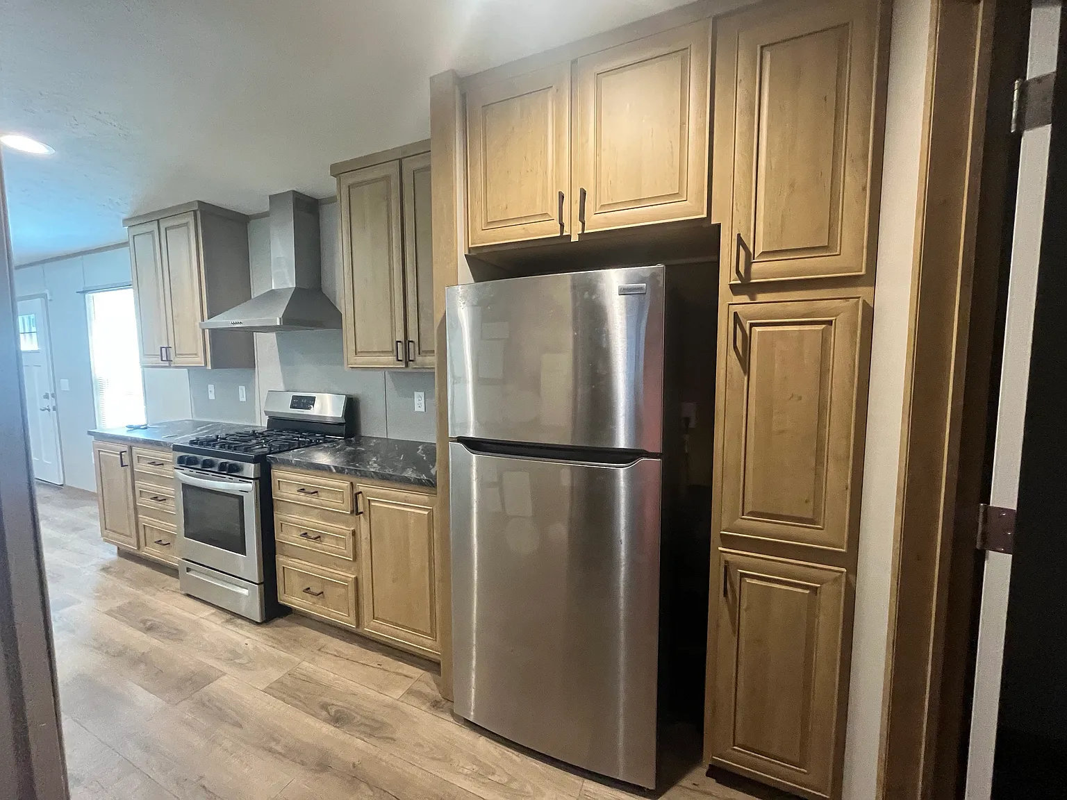 3 bed, 990 sqft, $1,850 — Photo 2