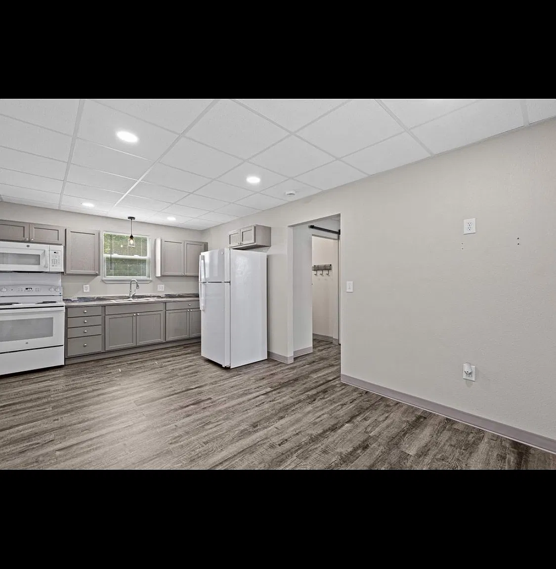 1 bed, 400 sqft, $1,075 — Photo 4
