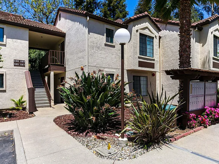 Dry Creek Apartments — Photo 11