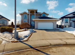 325 Cutts Ct NW, Edmonton, AB T6V 1M7