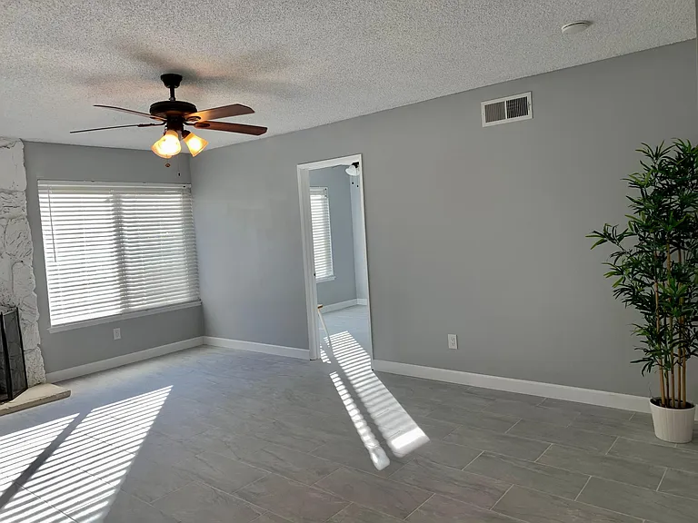 3405 Valencia Hill Dr — Photo 6