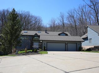 6729 Almond Walcott Ct S #77, Brecksville, OH 44141