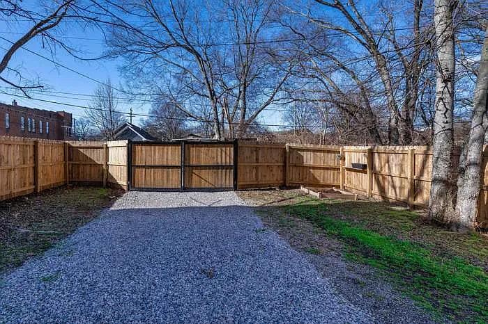 108 Claiborne St — Photo 28